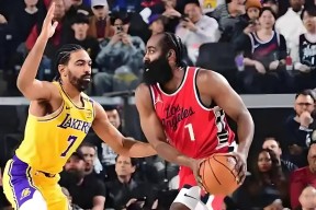 重返赛场引发热议！，詹姆斯在快船比赛中晋级下一阶段比赛高潮迭起的简单介绍-九游会J9