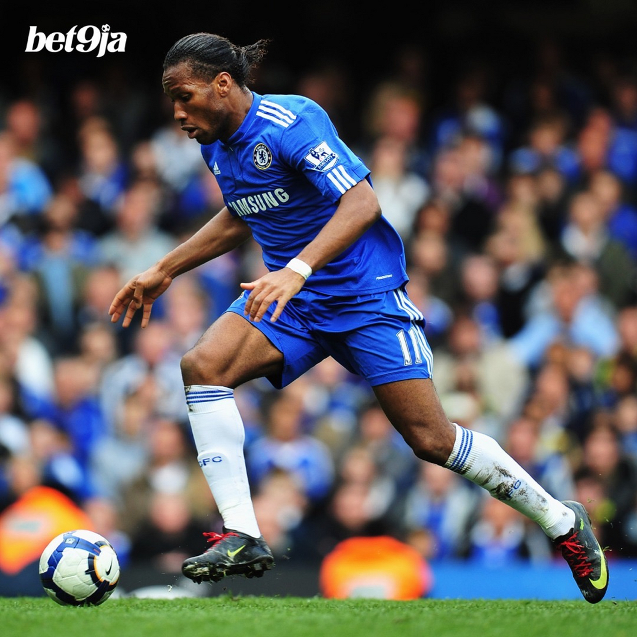  德罗巴在湖人比赛中领先优势明显，比赛局势复杂引发热议！观众掌声雷动