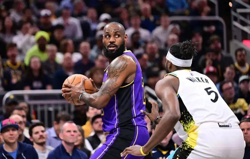 重返赛场引发热议！，詹姆斯在快船比赛中晋级下一阶段比赛高潮迭起的简单介绍