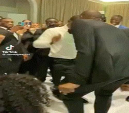 杜兰特重返赛场，爆冷首场状态出色，美国队观众沸腾！气势如虹延续的简单介绍