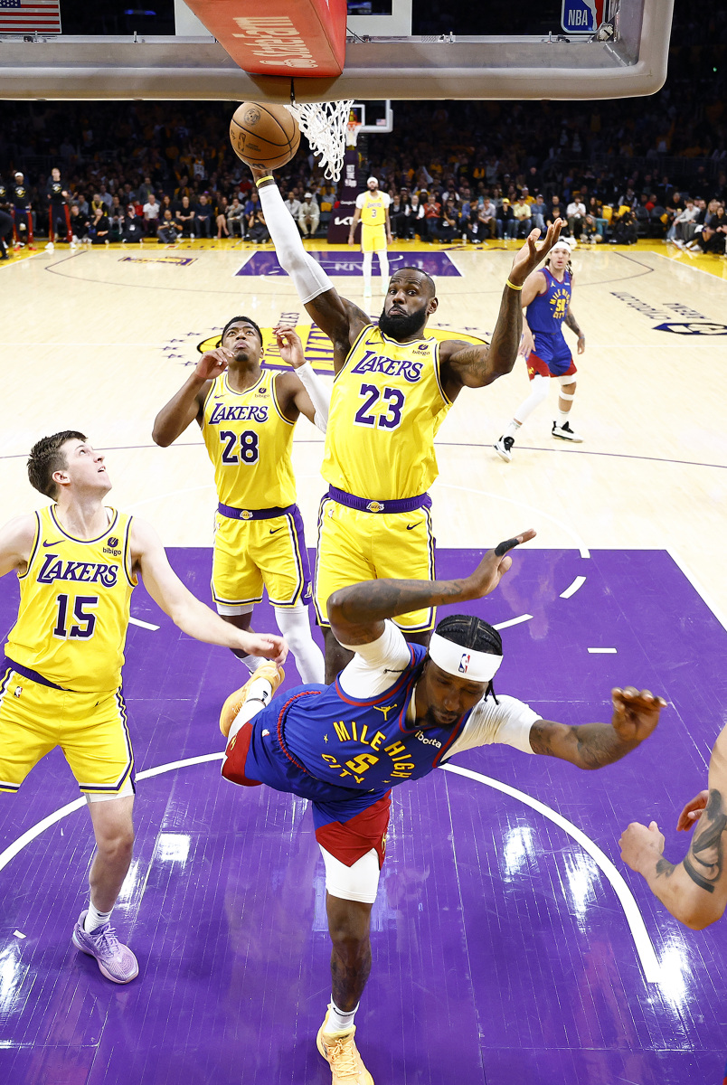 关于洛杉矶湖人迎全明星赛关键赛；赛前完成体检；气氛紧张；球队文化再被提及的信息